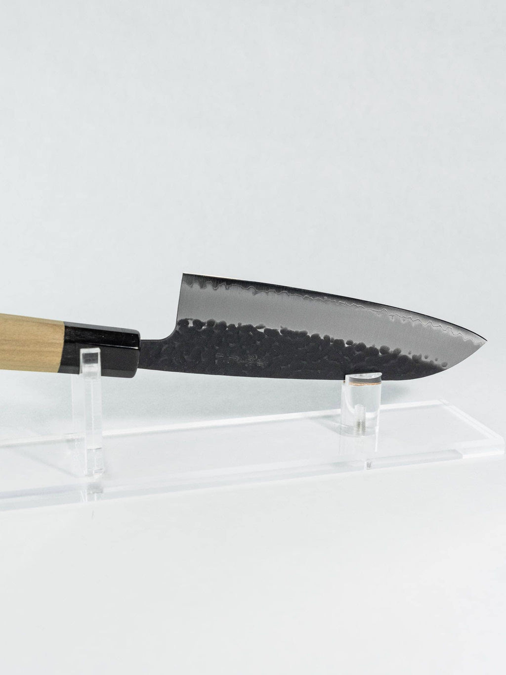 Hand-hammered tsuchime texture improving food release