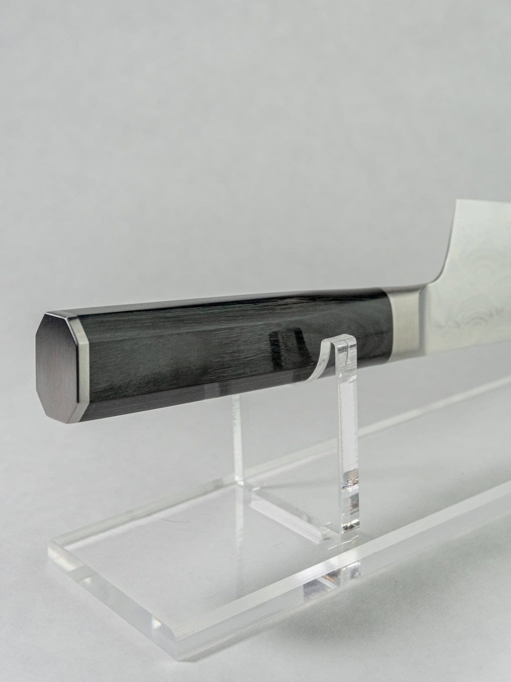 Black pakkawood handle with integral bolster.