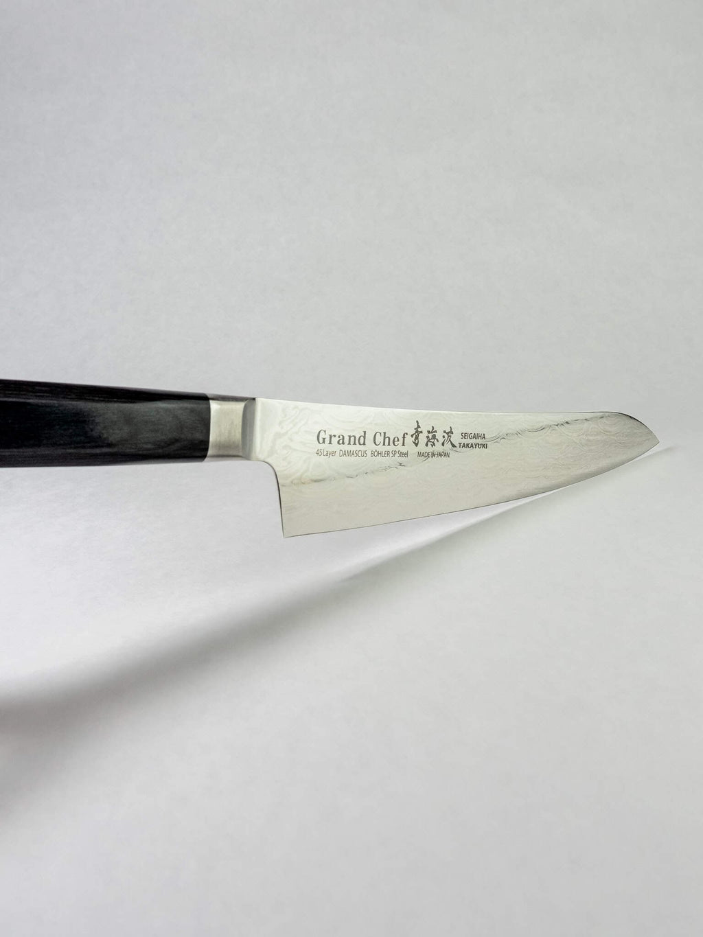Japanese knife with 'Grand Chef' branding on a light gray background