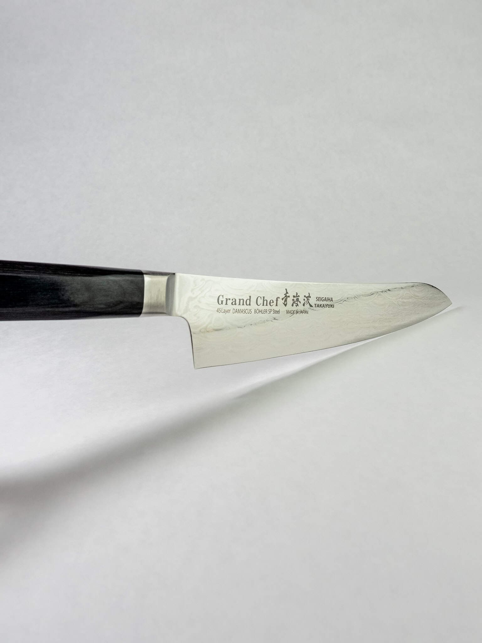 Japanese knife with 'Grand Chef' branding on a light gray background
