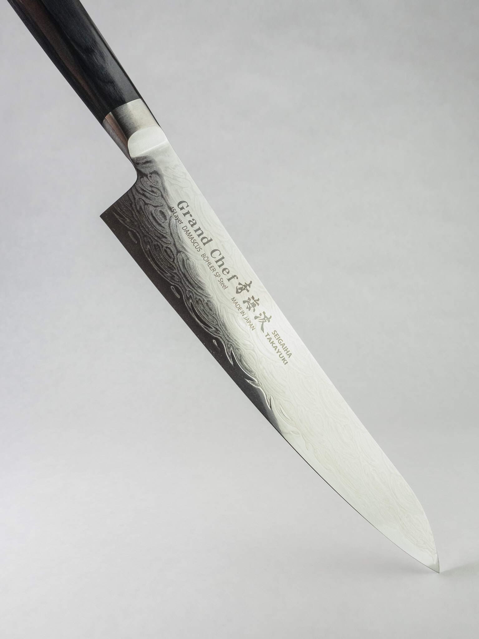 Seigaiha wave Damascus pattern on Sakai Takayuki Gyuto