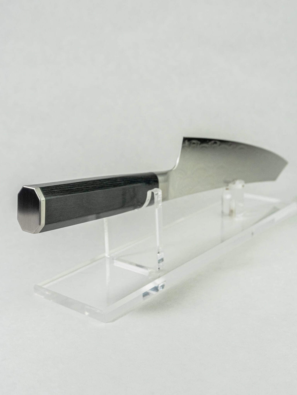 Black pakka wood handle with integral bolster on the Grand Chef Series Kengata.