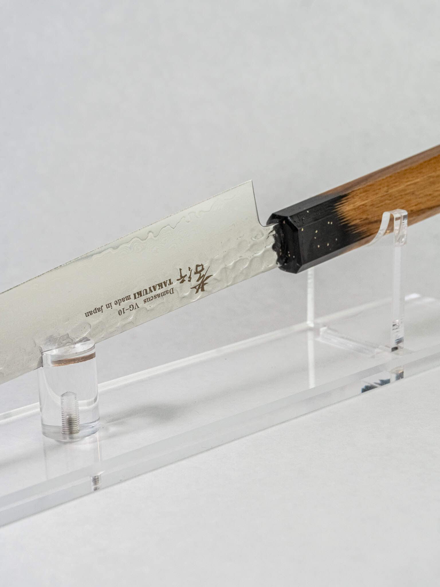 Balance point of lightweight Sujihiki knife