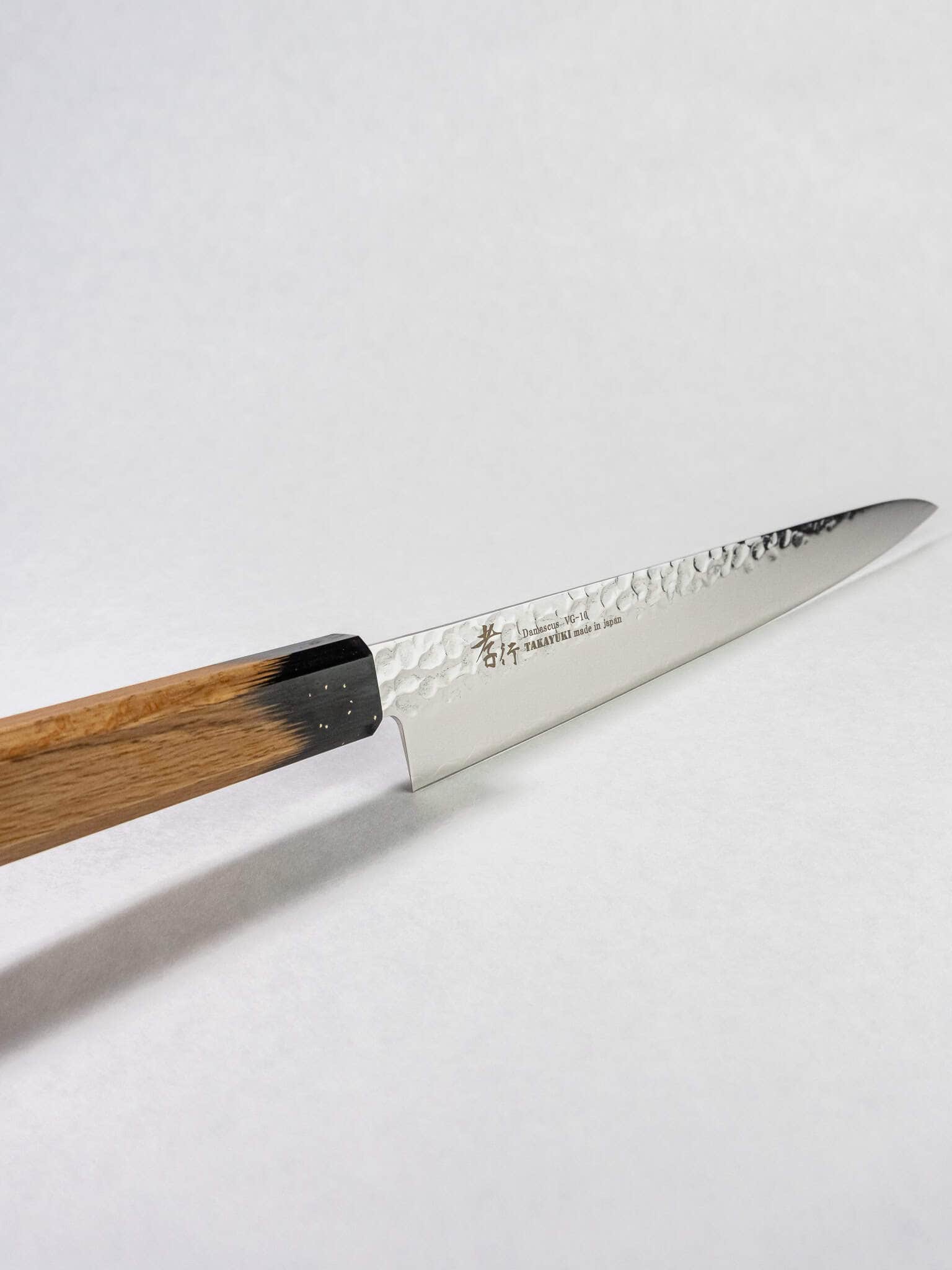 Close-up of VG10 cutting edge for precise slicing of meat, fish and poultry.