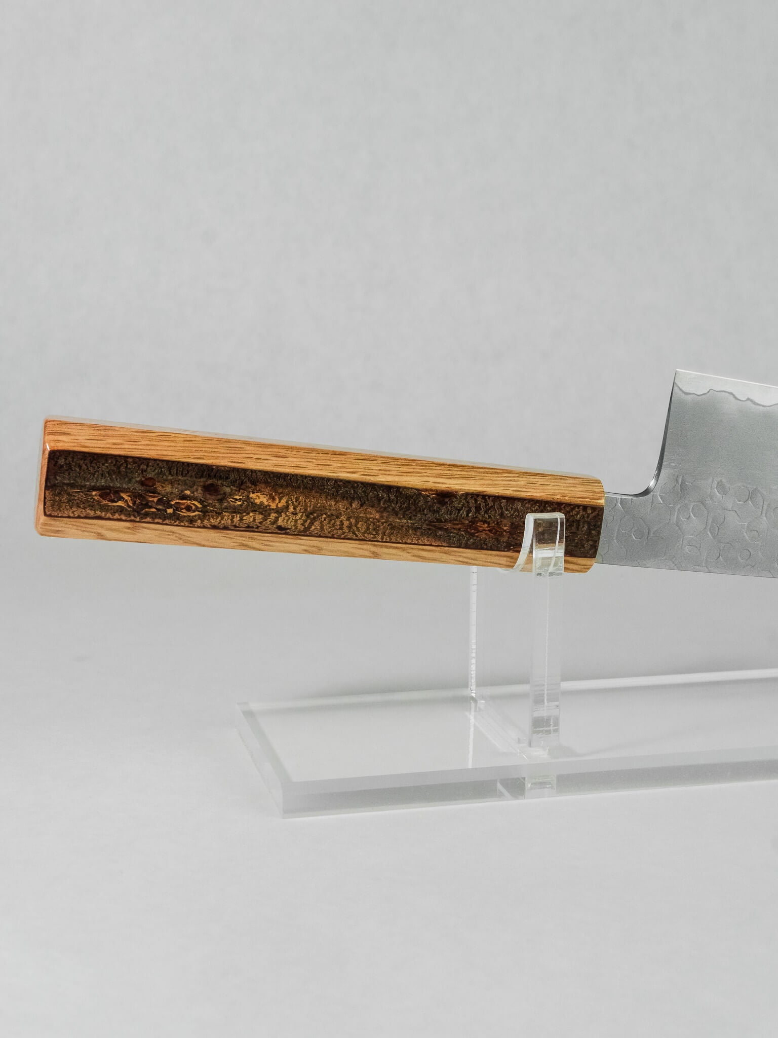 Side view of rare oak & cherry bark handle on the Hado bunka knife. Handcrafted in Sakai, Japan.
