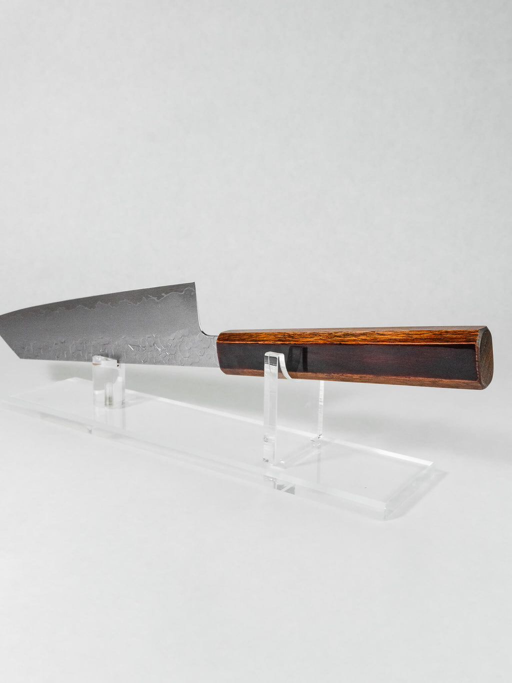 Close up of urushi oak handle showing texture and comfort