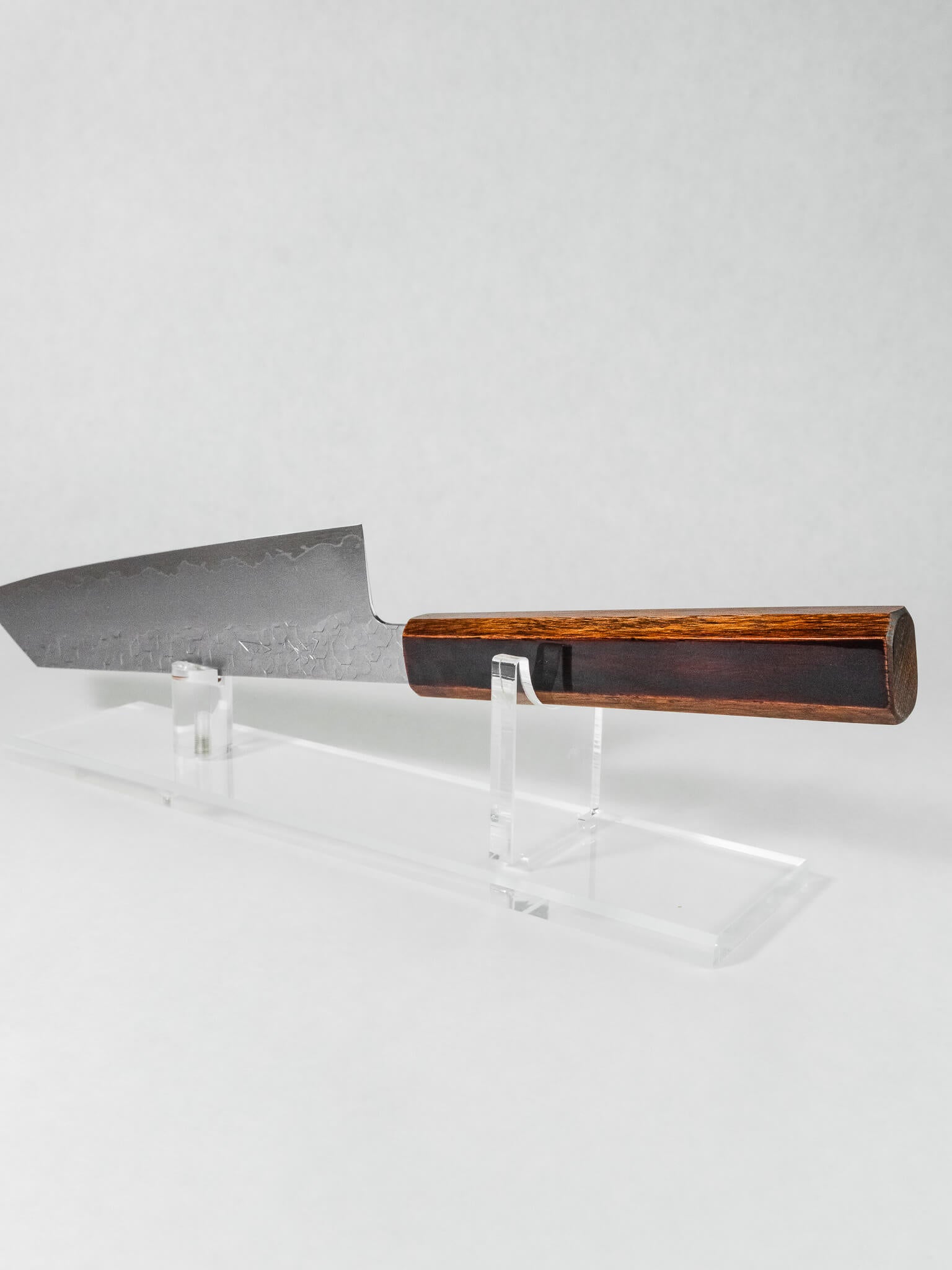 Close up of urushi oak handle showing texture and comfort