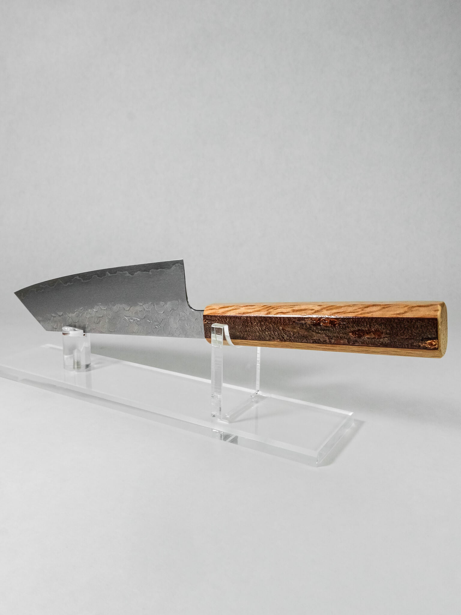 Oak and lacquered cherry bark handle on HADO bunka knife