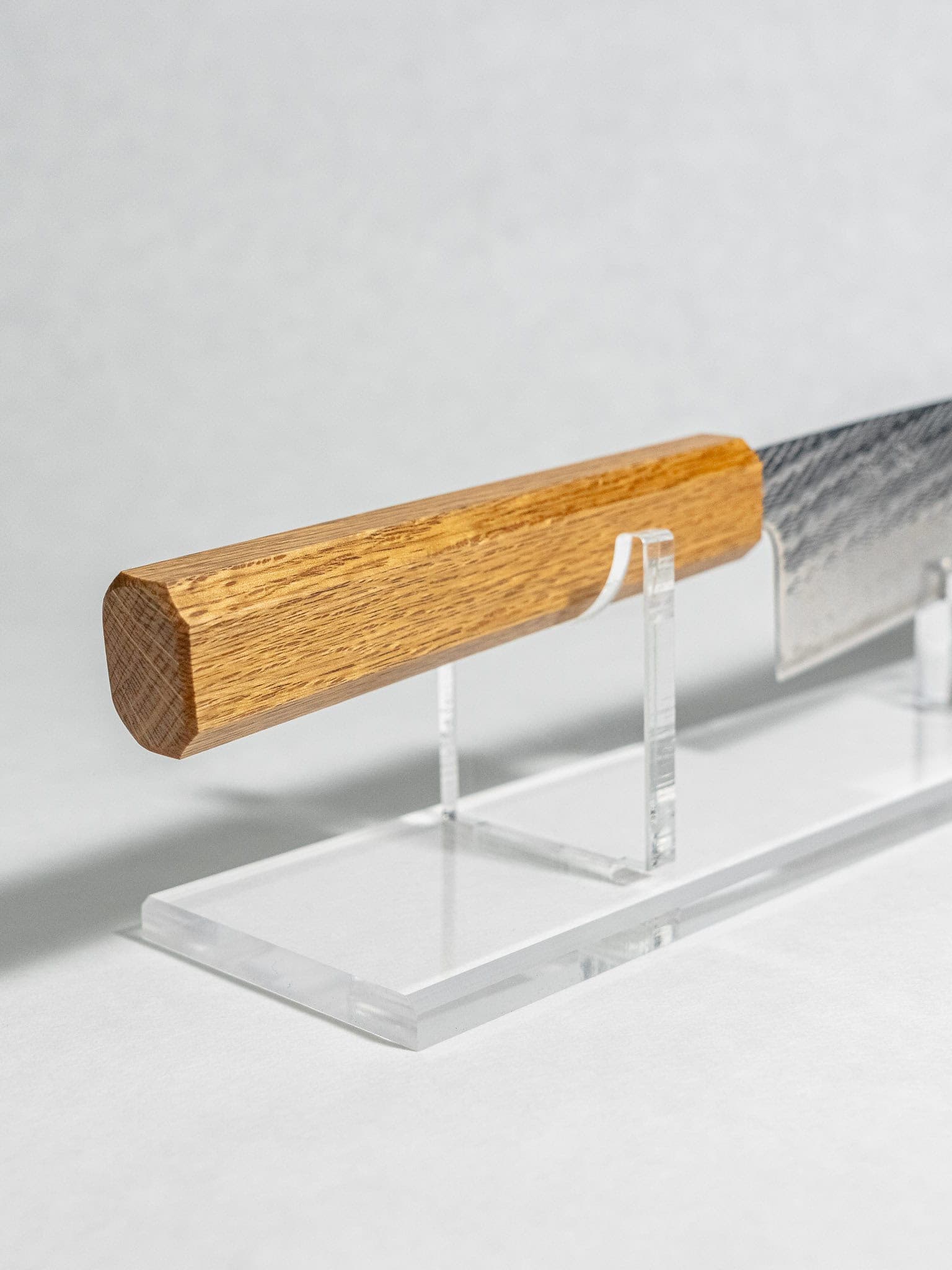 Lightweight OUL Santoku knife for everyday kitchen prep