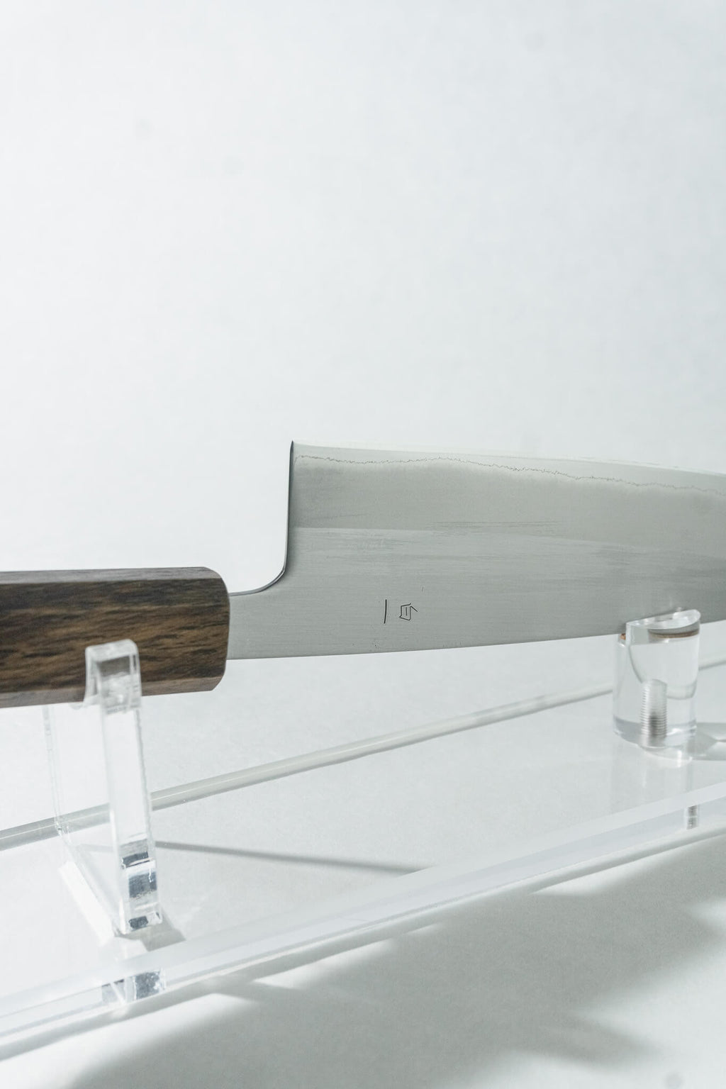 OUL Santoku knife edge close-up emphasizing fine grain White #1 steel for precision cutting