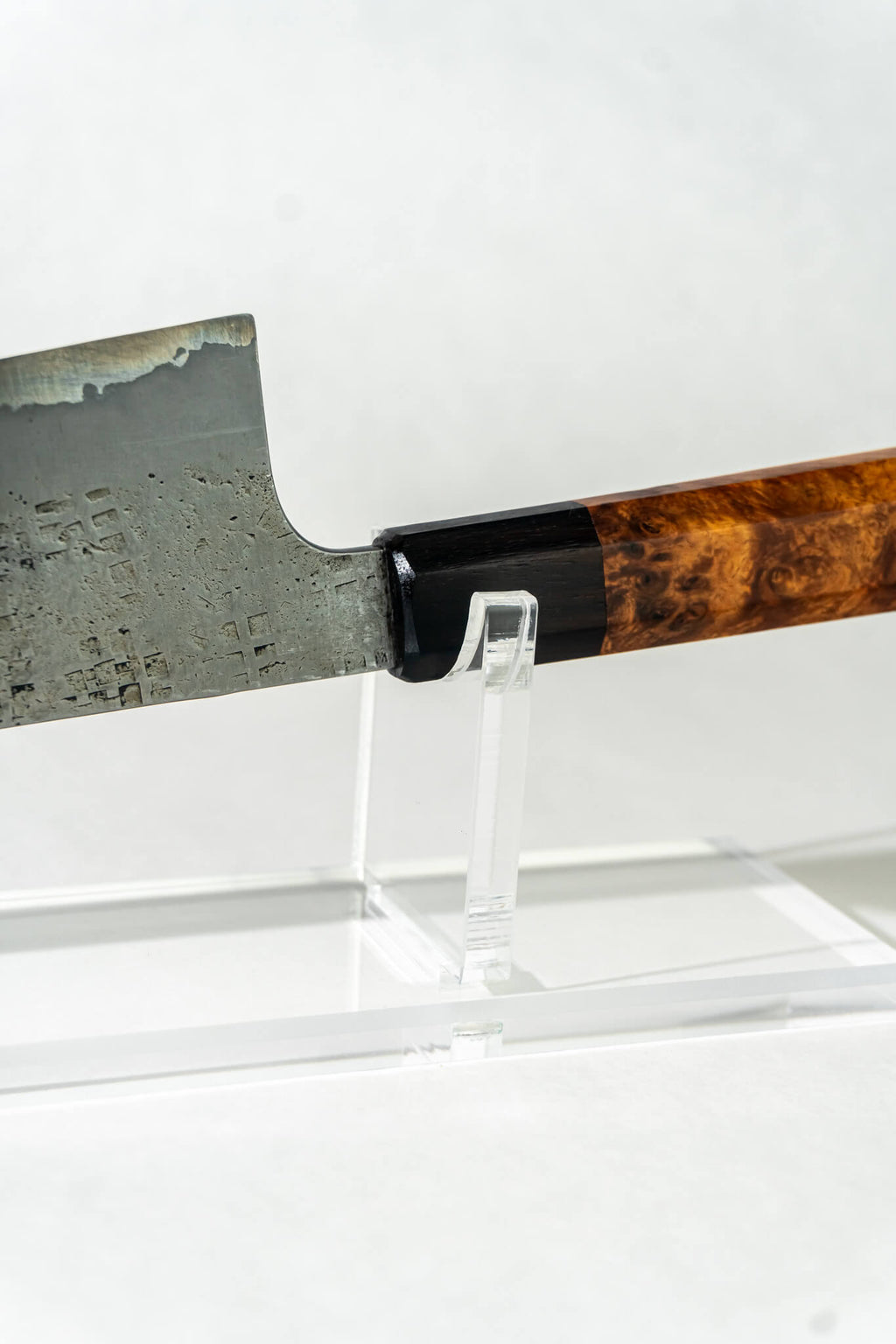 Pisau Dapur 230mm gyuto knife featuring a sharp tip, distinctive square hammering, and a functional choil for precise control. Perfect for professional chefs and home cooks seeking a durable, high-performance kitchen knife