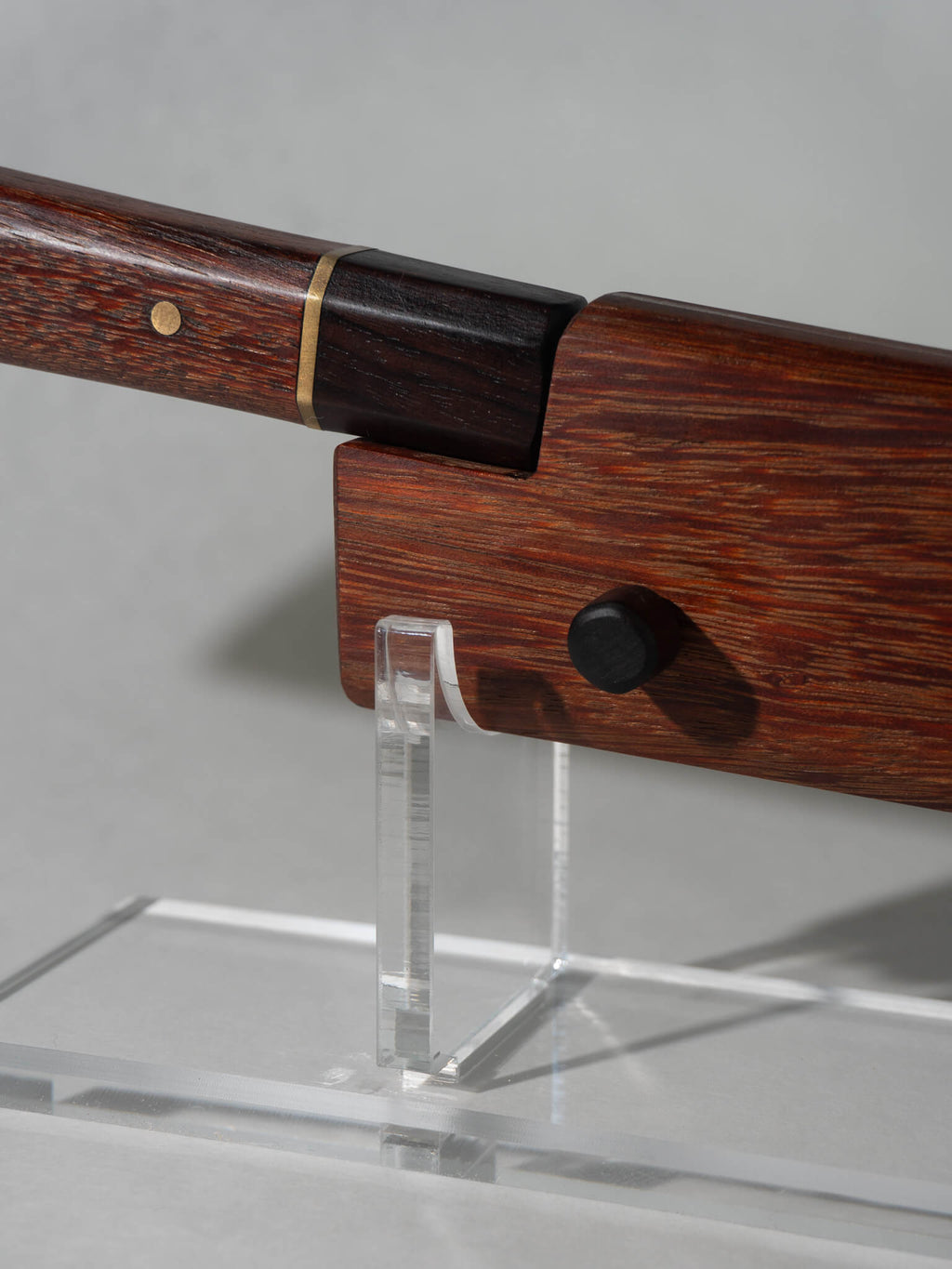 Close-up of the red rengas wood handle with brass spacer and rosewood ferrule.
Handle detail showing careful shaping and traditional fit. 