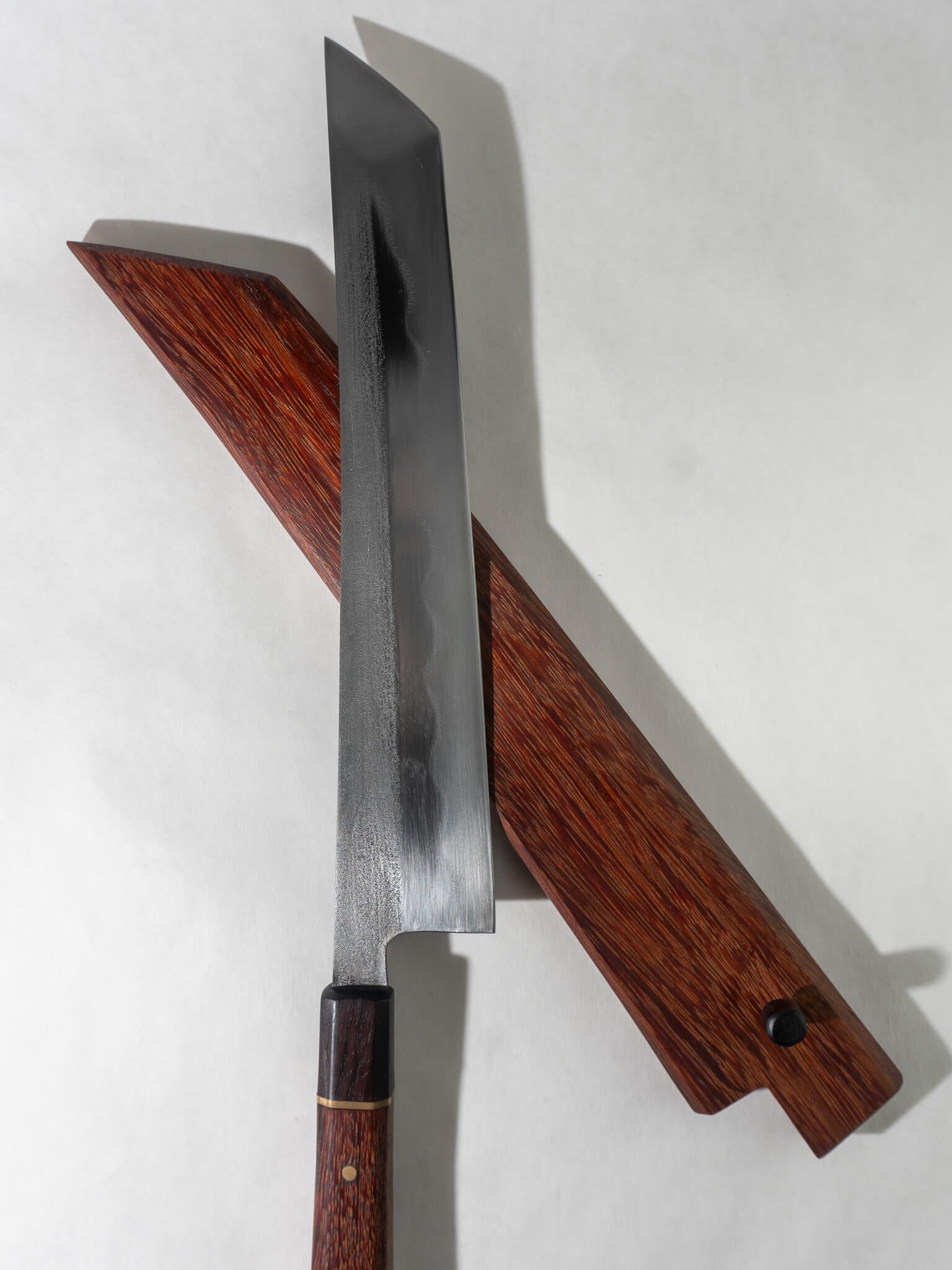 Matching red rengas saya designed to protect the Sakimaru blade during storage and transport.