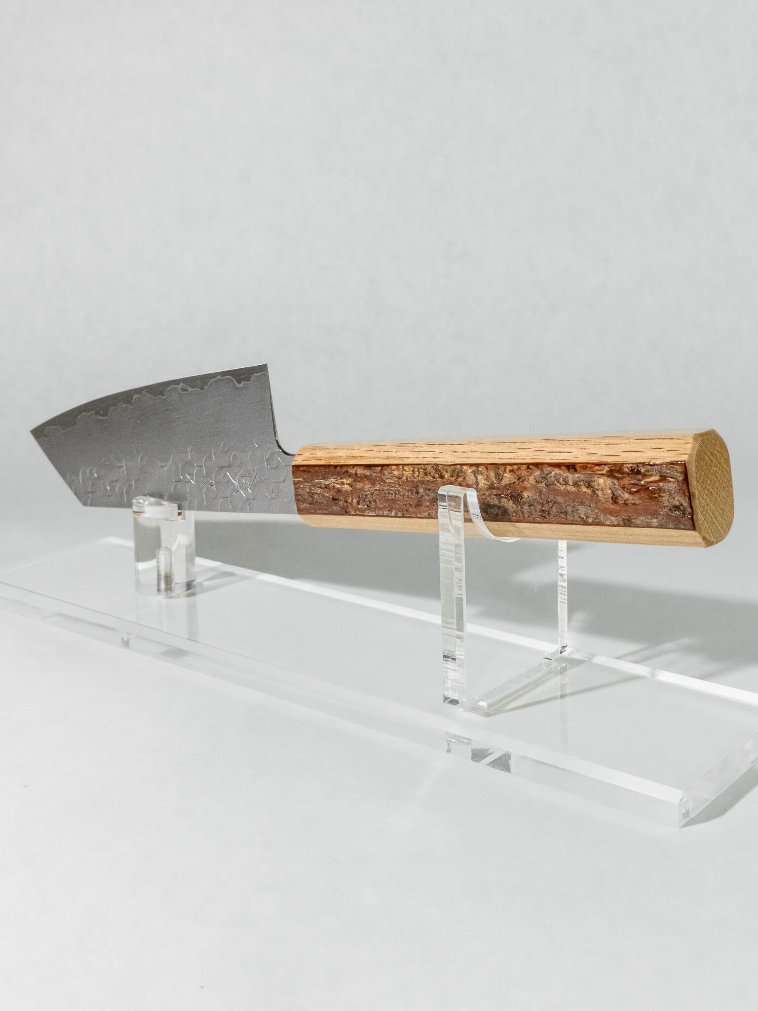 Rare cherry bark and oak handle on HADO Ko-Bunka knife
