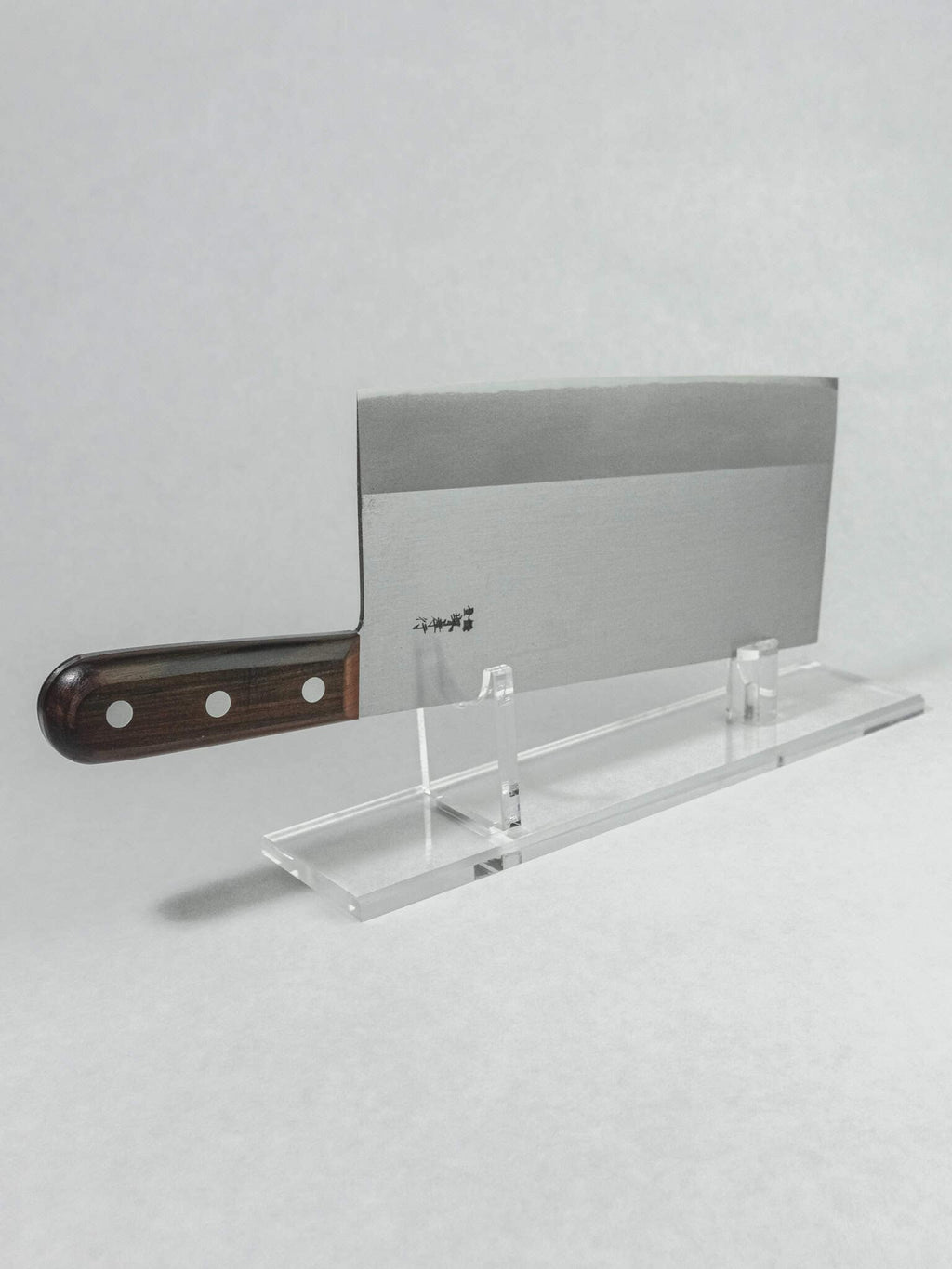 Side profile of Japanese Chuka Bocho cleaver, showing its sizable blade to handle ratio.