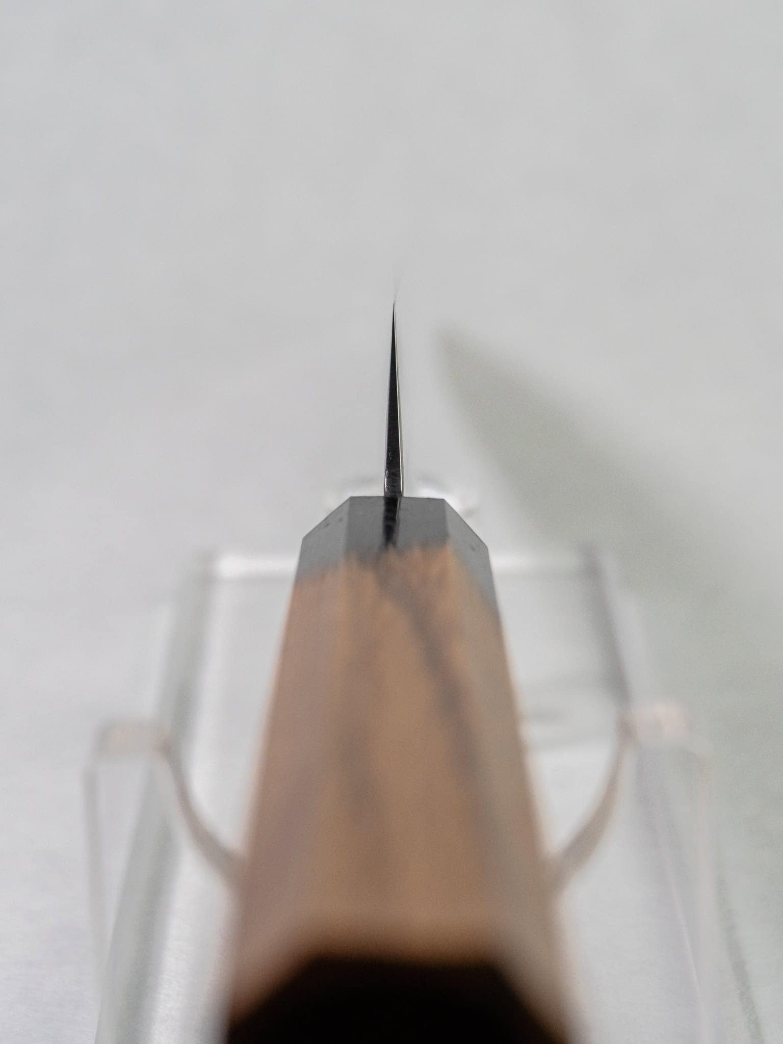 Choil view showing blade thickness and grind