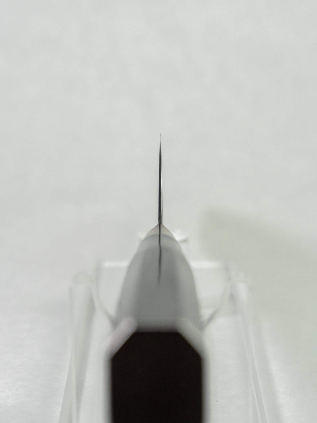 Choil and balance point of Sakai Takayuki Gyuto 210mm