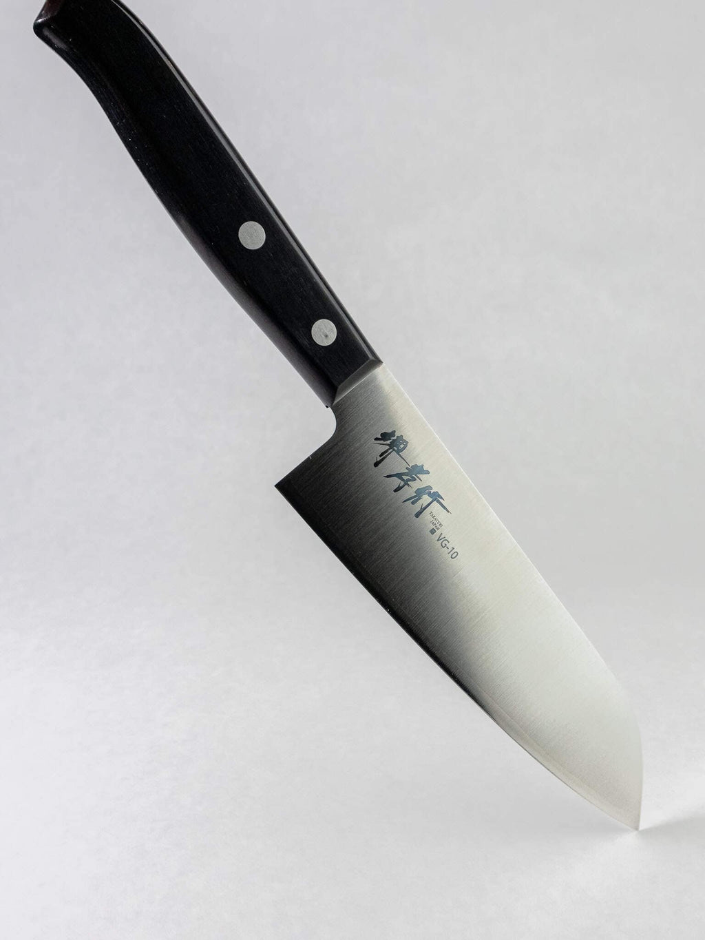 Side profile of Sakai Takayuki Sumire Santoku