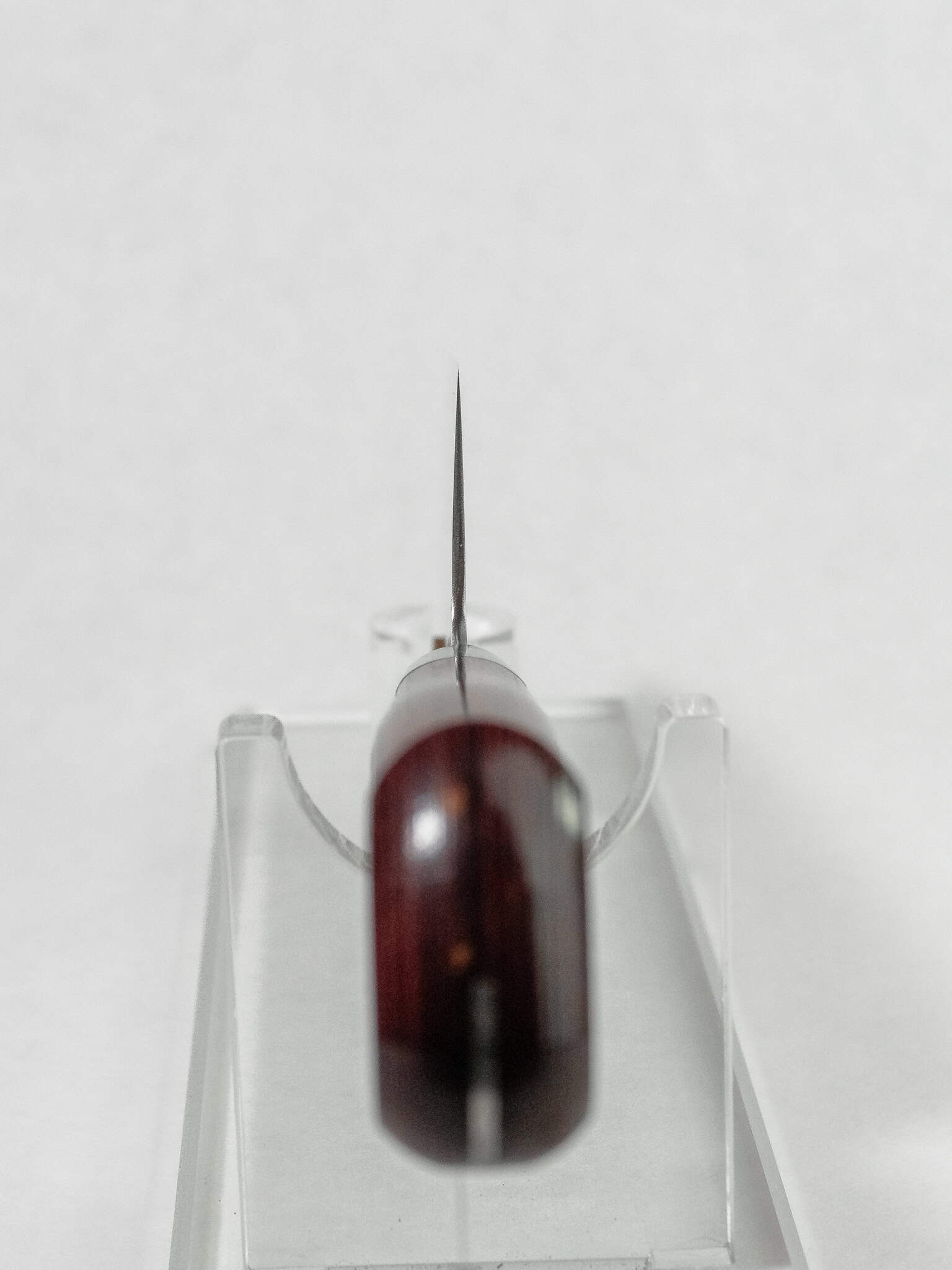 Choil view showing thin grind and comfort relief