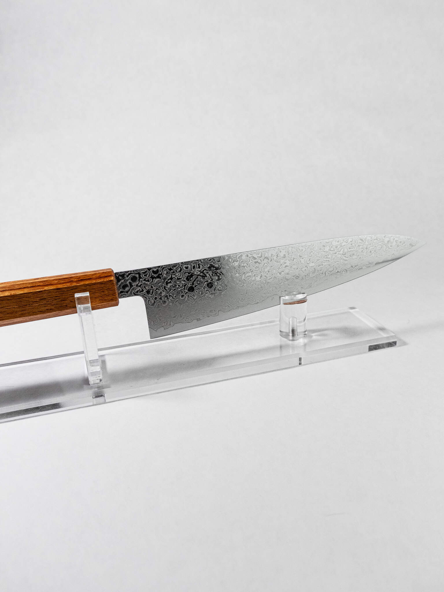 Thin edge geometry of Tsunehisa ZA-18 gyuto knife.