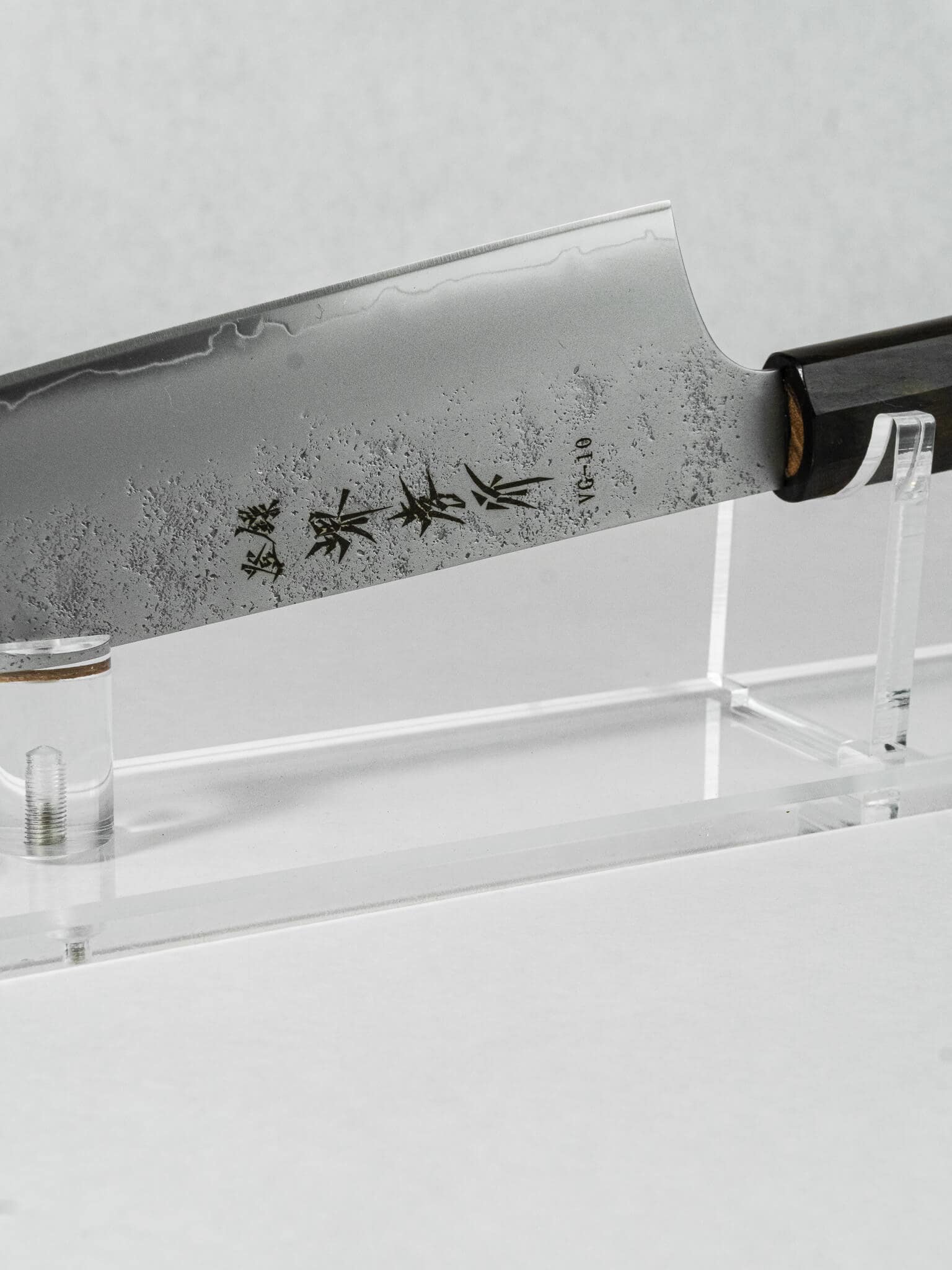 VG-10 Kengata blade with nashiji finish and polished core steel
